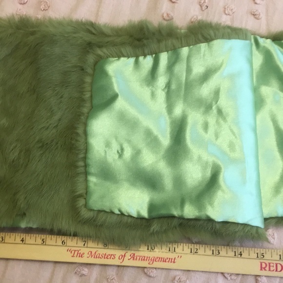 Beautiful soft green faux fur scarf - Picture 5 of 6